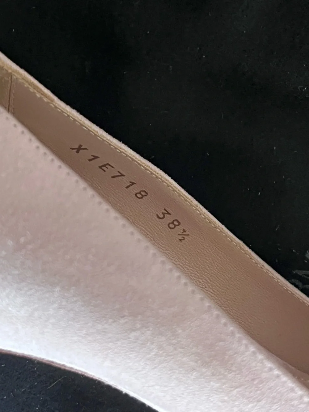 Giorgio Armani Women’s 38 1/2 Pink Nude Suede Point Toe Slip On Kitten Heels - Picture 11 of 11